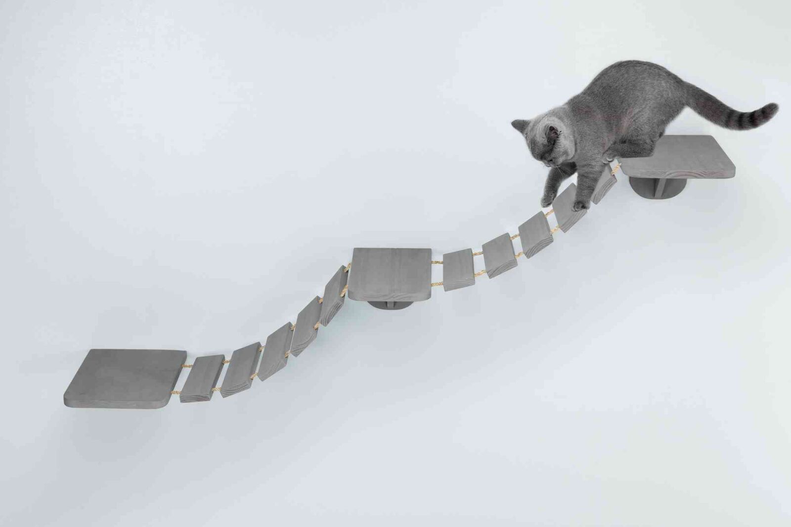 TRIXIE Šplhací žebřík k upevnění na stěnu, 3 platformy, 150x30cm, šedohnědá