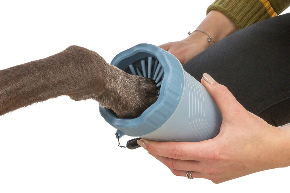 TRIXIE PAW CLEANER - kalíšek k čištění tlapek, silikon/plast, modrá M-L